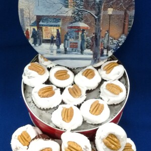 24 Piece Divnity Gift Tin image 3
