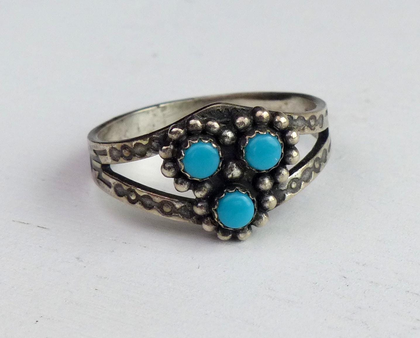 Native American Sterling Silver Turquoise Stone Ring Hallmarked  display picture 1