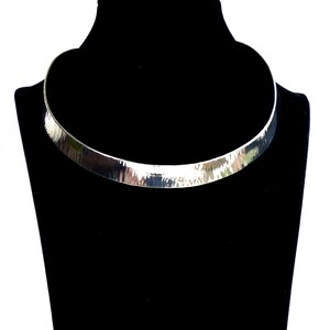Collier ras de cou vintage suédois en argent sterling, 45 grammes, Västerås 1979, large col texturé, tour de cou rigide, bijoux scandinaves suédois