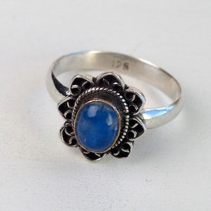 Vintage Sterling silver labradorite blue moonstone? ring Naturale gemstone ring size 6.5 Floral ring with blue stone vintage Jewelry
