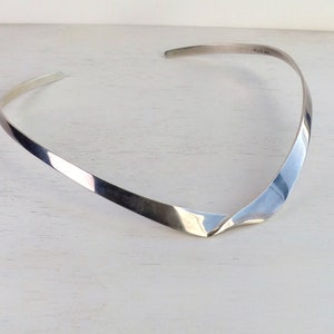 Vintage Guldfynd Sweden Sterling silver Rigid flat Neckring Choker V Chevron Torque Necklace Modernist Swedish Scandinavian jewelry