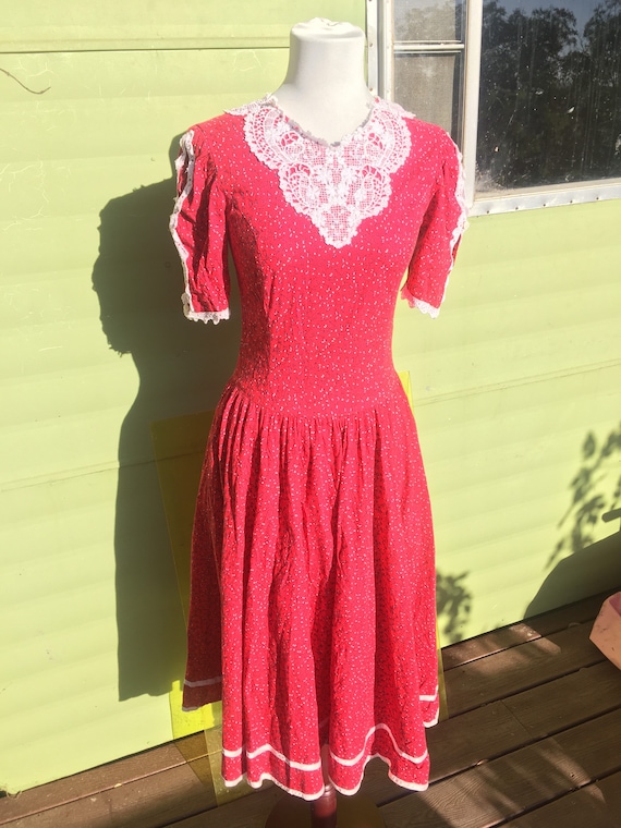 GUNNE SAX perfect prairie dress. Red floral poplin