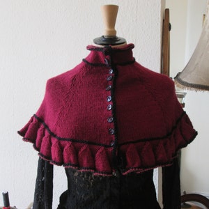Knitting pattern: Victorian-style ruffled cape