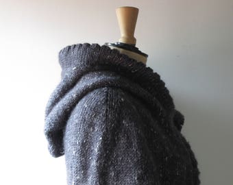 Knitting pattern: hooded winter cape