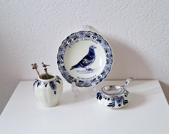 Delft blue and white tea set, tea strainer, drip tray, spoon vase