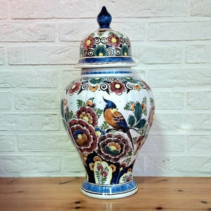 Delft polychrome ポット Dutch Delft Polychrome Jar 18th Century Hand Painted at De