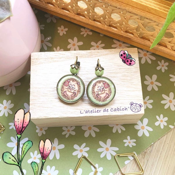 Boucles d'oreilles "Petit Hérisson " .bijoux vert. Bijou fantaisie . Cadeau original enfant fillette et femme