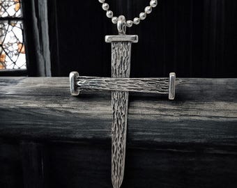 Extra groot leo-spijkerkruis antiek zilveren metalen afwerking hanger (leo-bc) bolketting
