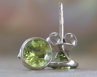 Peridot Earrings, Peridot Jewelry, Peridot Stud Earrings, Stud Peridot, August Birthstone, Green Earrings, Prom Earrings, Stamspink