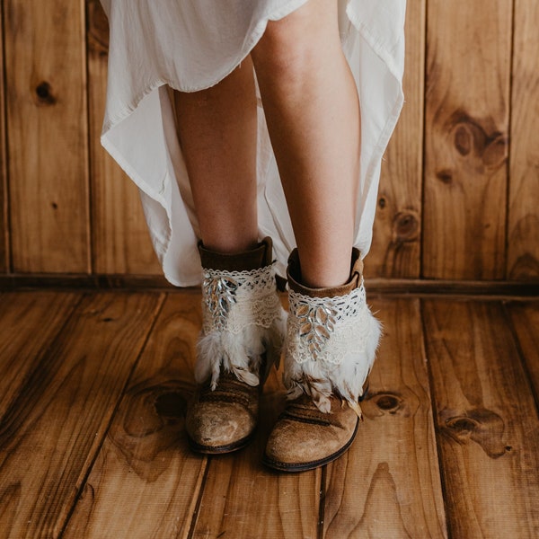 Boot covers with ivory feathers, Hippie boot rhinestone accessory, Bohemian bridal boot Cuffs, Boot cuffs for wedding