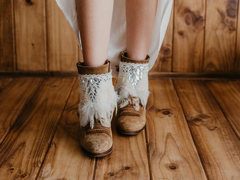 Add bohemian flair with these artistic boot covers featuring ivory feathers and Swarovski crystals. Perfect for brides, festivals, or unique everyday style