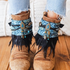 Boho Zwarte Veren Laars Covers met Vintage Sarizijde | Handgemaakte Westerse Laars Cuffs | Festival Laarzen Accessoires