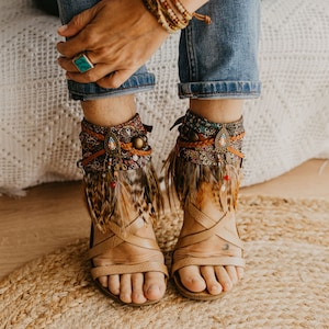 SANDALIAS DE PLUMAS, Puños De Tobillo, Sandalias Bohemias, Tobillera De Plumas Boho De Moda - Regalo Para Los Fashionistas De Espíritu Libre