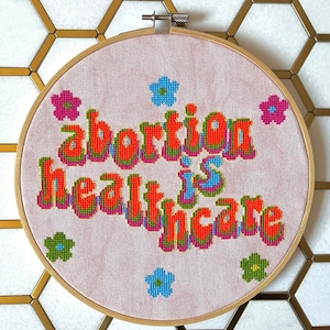 Schema - L'aborto è assistenza sanitaria Schema punto croce, scelta professionale, groovy, design millenario degli anni 2000, potere dei fiori, arcobaleno, femminista, carino