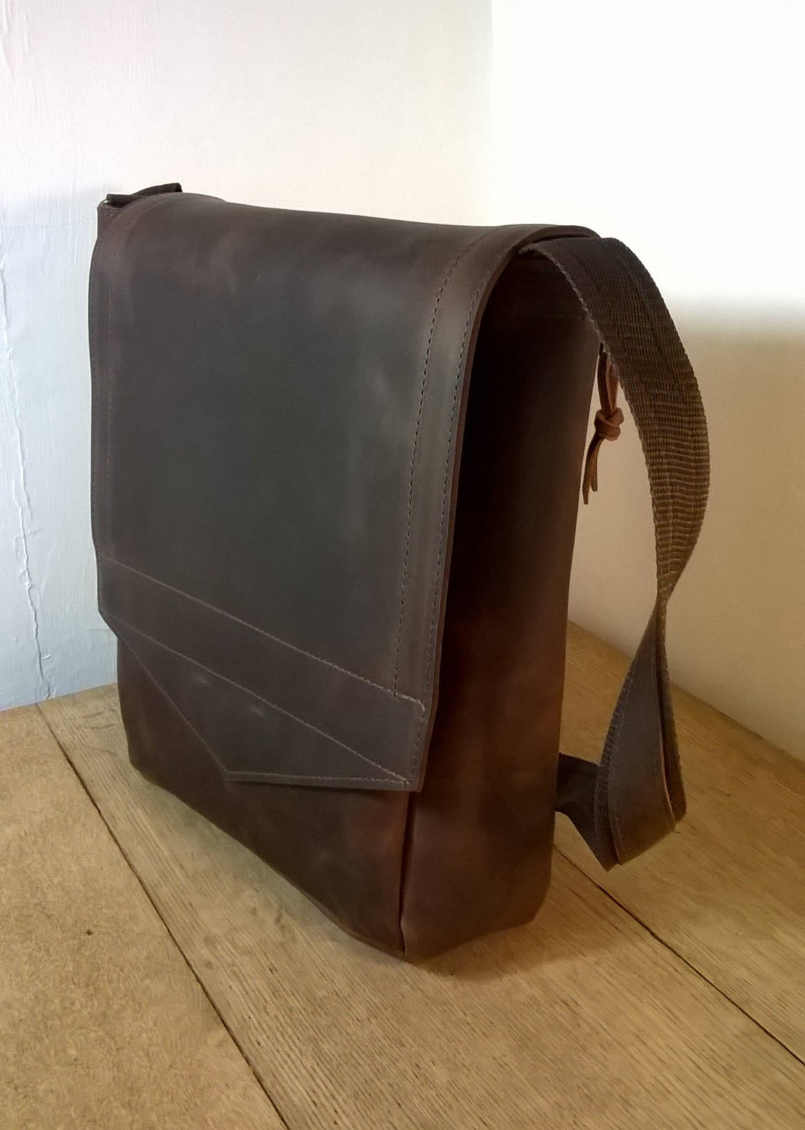 bentley messenger bags