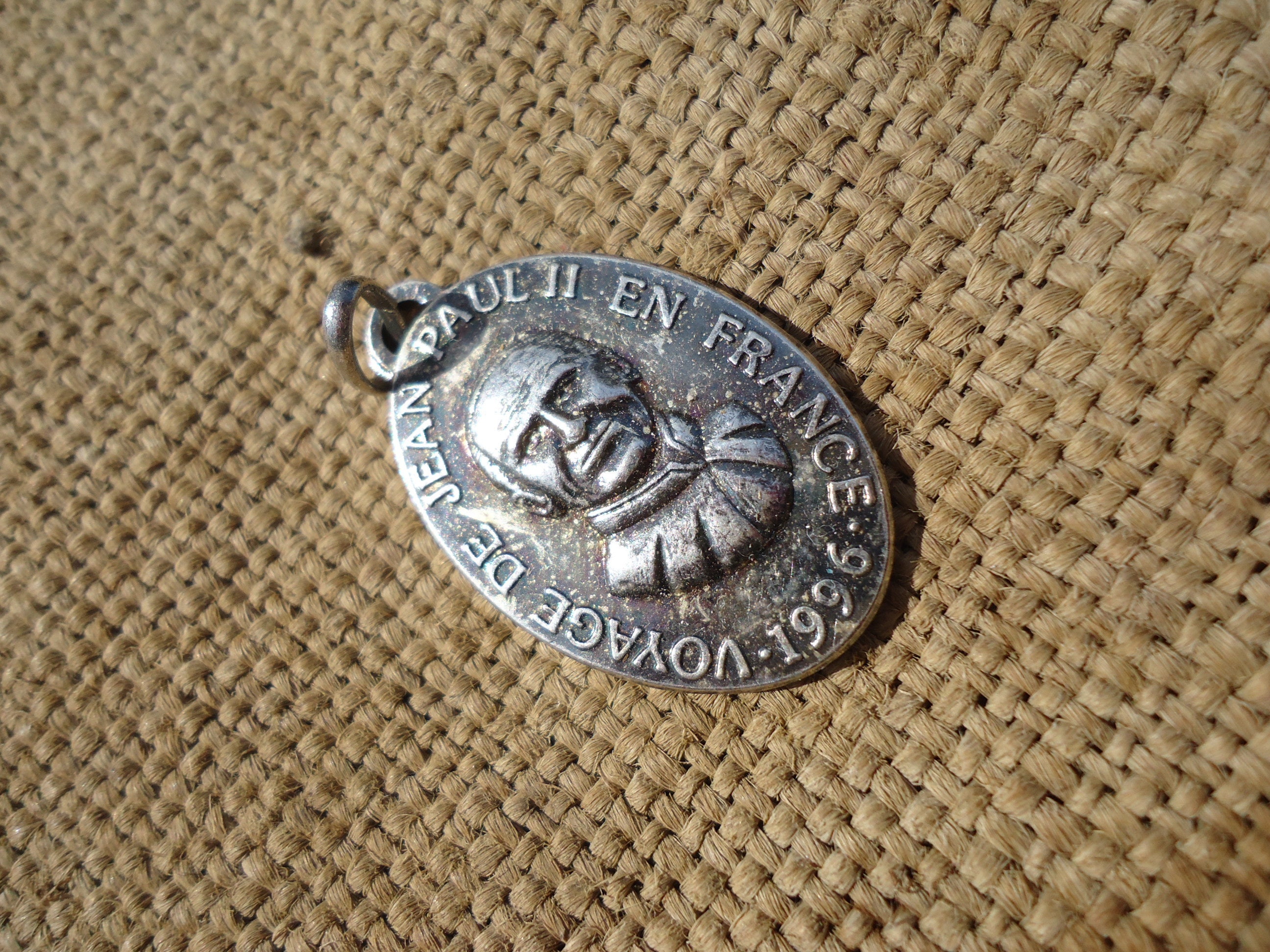 Insigne d'argent Papal de La Médaille Religieuse Célébrant Visite Du Pape Jean-Paul-Paul en France 1