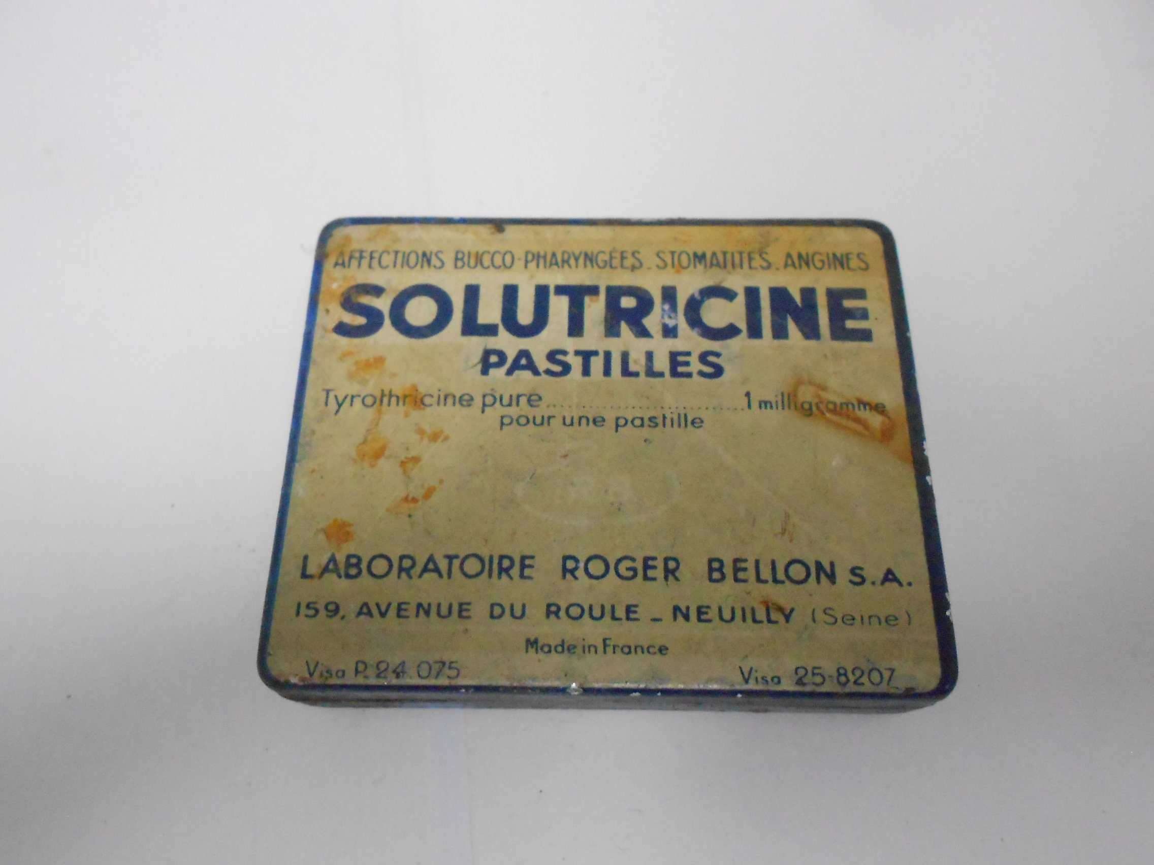 Pipette nasale de Cauterets en verre soufflé dans son étui en bois.  1910/1920s. Hygiène nasale. Collection. Pharmacie ancienne -  France