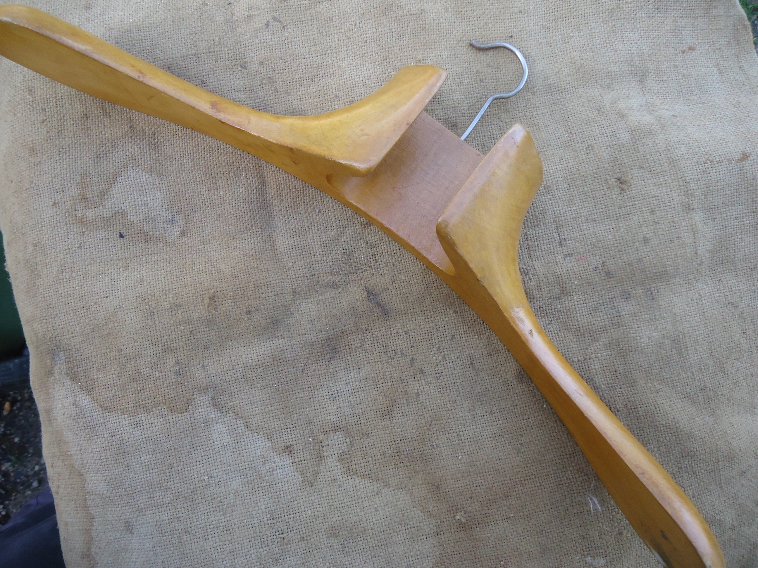 Manteau ou Vêtements Cintre Vintage en Bois Français Grand Strong 1930S Costume Dress Hanger Élégant