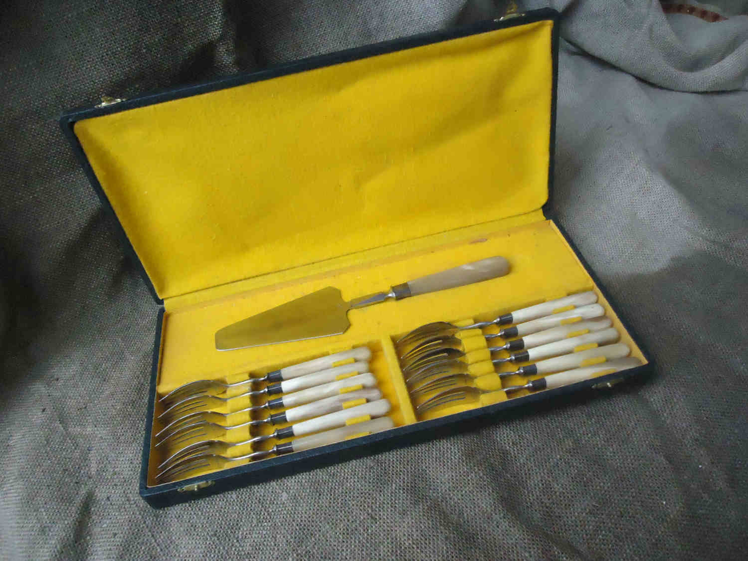 Cake Dessert Forks and Cake Slice Serving Set for 12 Vintage Etsy