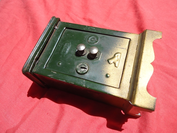 Tirelire en métal en forme de coffre-fort, avec sa petite clé