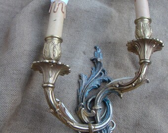 Hermoso vintage francés Sconce Gilt Bronce Francés Chateau Estilo Lámparas de Pared Salvage Latón Sólido París Francia 15 x 9.5 pulgadas