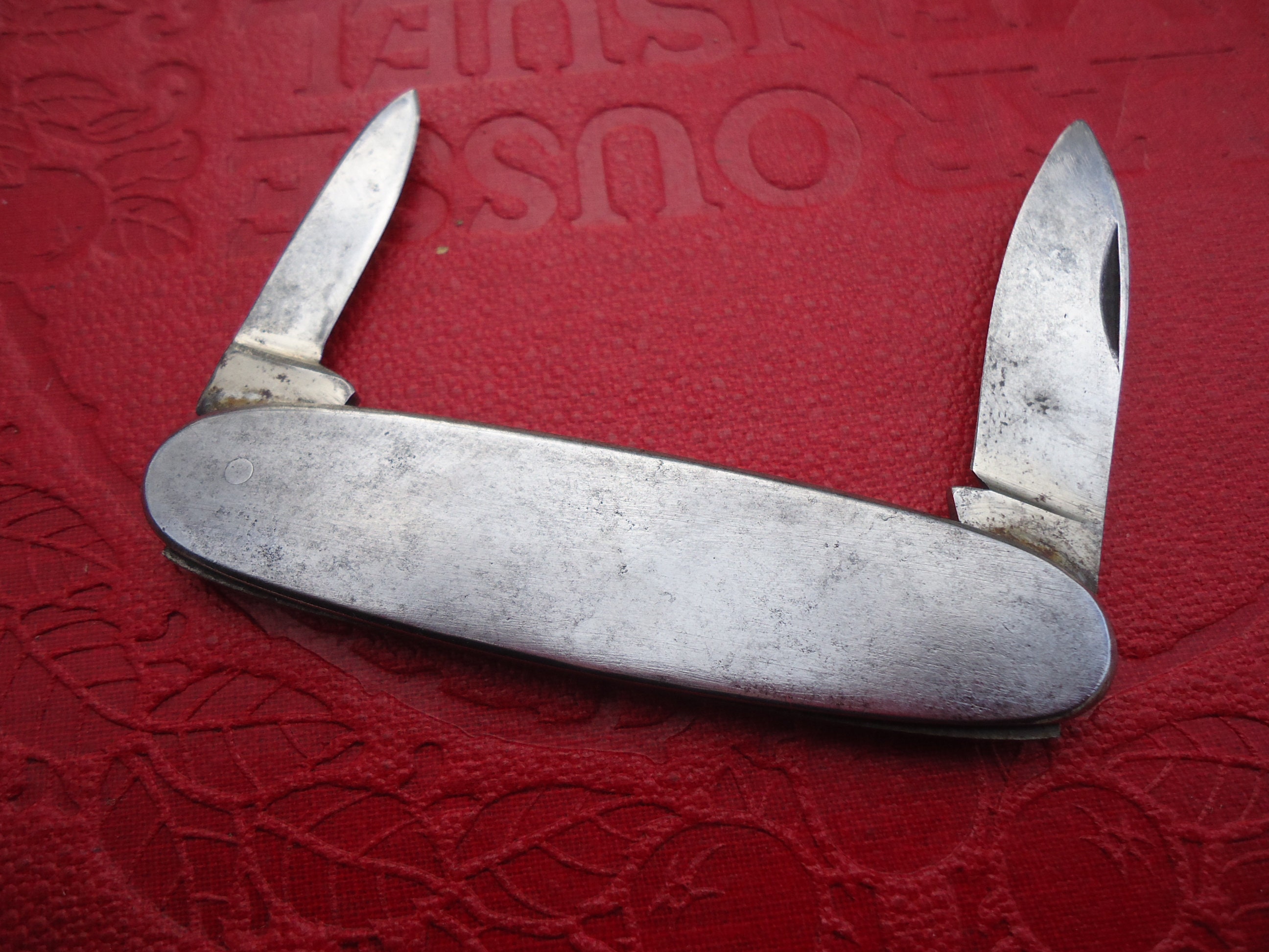 couteau pradel fabriqué en France livré avec certificat d'origine