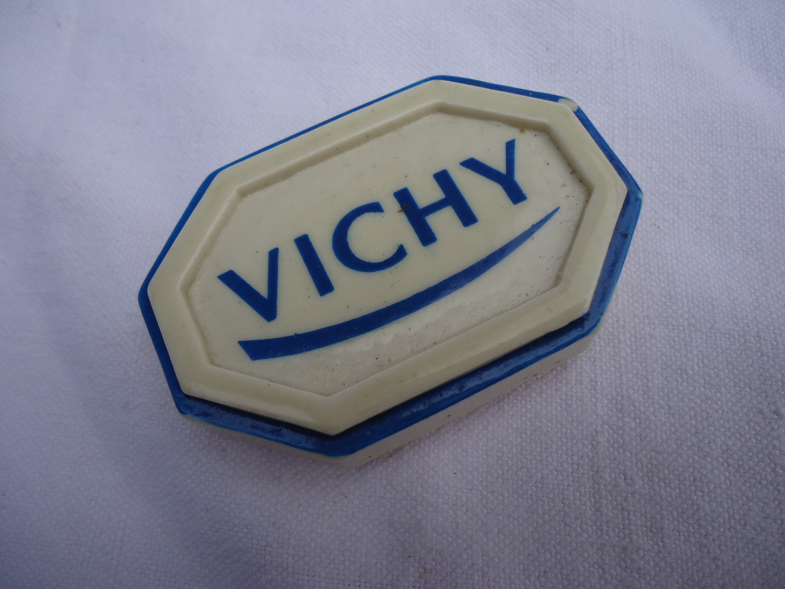 Vichy Pastilles Fridge Magnet in The Shape Of These Iconic Français Candy 1970S Publicité ou Article