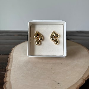 Vintage Gold Earrings, Vintage Krementz Raindrop Gold Earrings in Original Box, Vintage Krementz 14K Gold Clip On Style Earrings