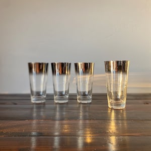 Vintage Silver Fade Dorothy Thorpe Style Glasses Set of 4, Mid Century Set of 4 Dorothy Thorpe Silver Fade Tumblers