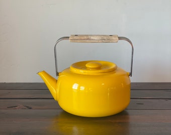 Mid Century Modern Yellow Enamel Tea Pot, Modern Vintage Yellow Enamel Tea or Coffee Kettle, Retro Modern Yellow Enameled Coffee Pot