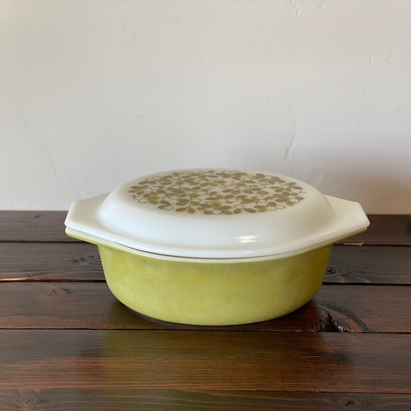 Vintage Pyrex Verde Covered Casserole, Mid Century Pyrex Green Verde Lidded Casserole Baker 043 1.5 Qt.