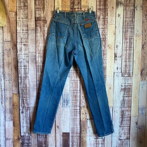 90&#39;s Vintage Worn Wrangler Jeans, Vintage Wrangler Blue Denim High Waist Western Jeans Size 34 x 33