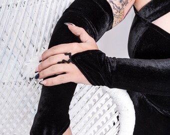 Black stretch velvet gloves by Putré-Fashion, glamour gothic vixen