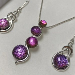 Ultra Violet and Orchid Hot Purple Pink Mix Dichroic Glass S Shaped Pendant and Large Drop Earrings Jewellery Set