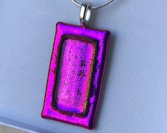 Hot Pink Ultra Purple Multicoloured 3 Stone Dichroic Glass Snake Pendant with Chain /& Box
