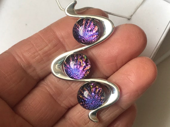 What is Dichroic Glass stone and how does it look like?