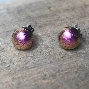 Puces d'oreilles rondes en verre dichroïque rose-vert avec embouts en argent sterling 925 ou en acier chirurgical hypoallergénique