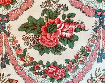 Tissu en coton floral rose des années 1980. Style 19ème Siècle. Charlotte par Charles Hammond. Coussins, Rideaux, Intérieurs. Chintz. Métrage