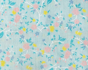 Tissu de couture en mélange de coton fleuri bleu Ditsy des années 1970. Projets de couture