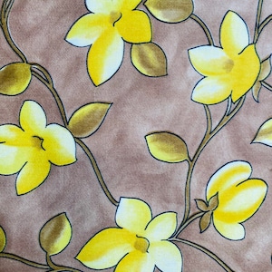 Tissu de couture en coton floral stylisé jaune des années 50