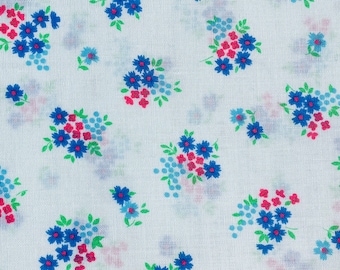 1970’s Ditsy Floral Dressmaking Fabric. Sewing Projects Yardage