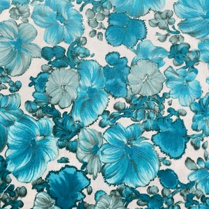 1950’s Blue Floral Cotton Dressmaking Fabric. Sewing Projects.