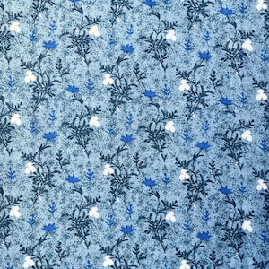 1970’s Cotton Floral Dressmaking Fabric.  Yardage. Sewing Projects. Blue and White Florals. Botanical.