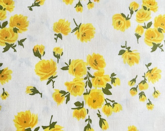 1950’s Yellow Ditsy Roses Cotton Fabric. Dressmaking Quilting Weight. 91cm x 139cm Piece. Sewing Projects