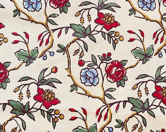 Tissu floral Laura Ashley des années 1980. Motif floral jacobin. Intérieurs, rideaux, coussins, tissus d'ameublement. Métrage.