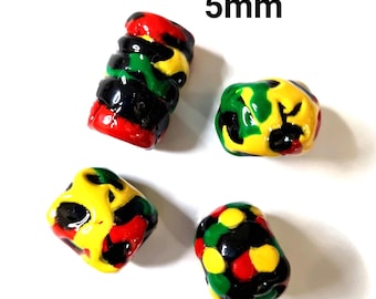 Haarkralen van rasta polymeerklei: sieraden met dreadlocks
