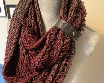 Single snap scarf cuff