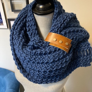 Three button scarf cuff