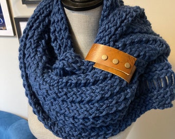 Three button scarf cuff