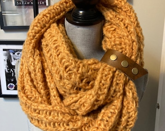 Double snap scarf cuff